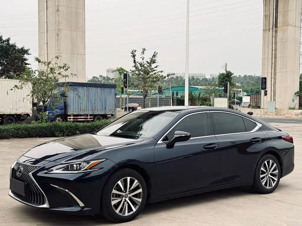 Lexus ES 2019