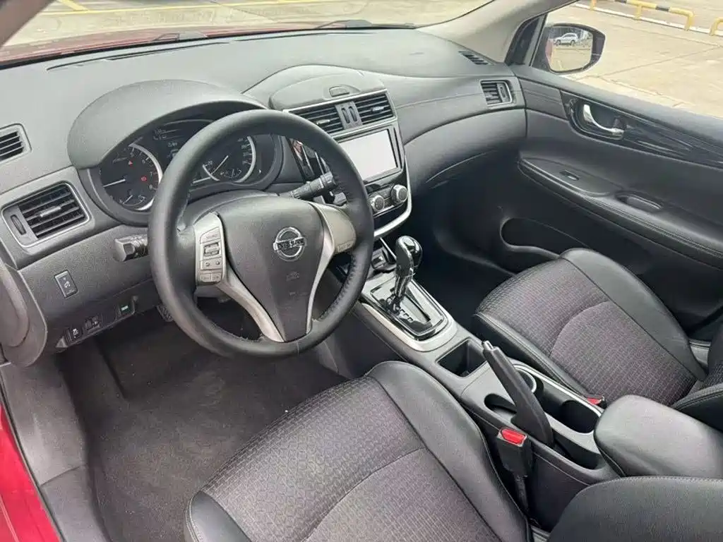 Nissan Tiida — миниатюра 8