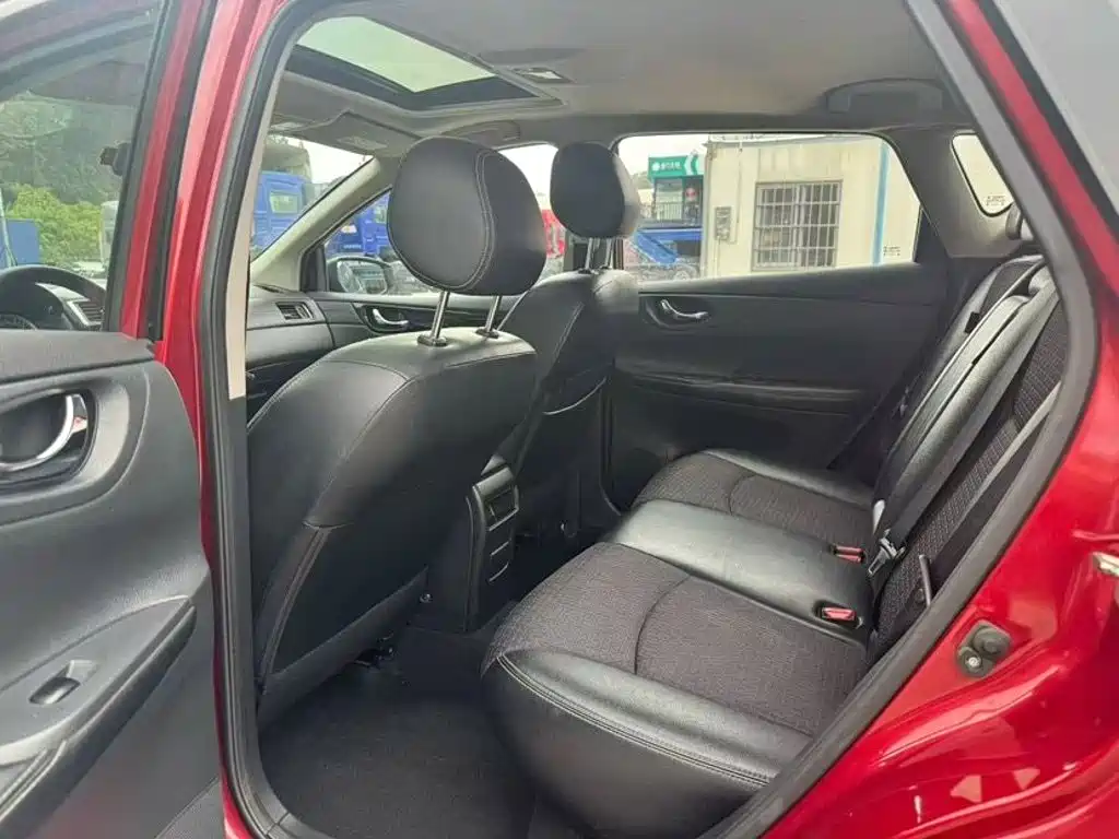 Nissan Tiida — миниатюра 7