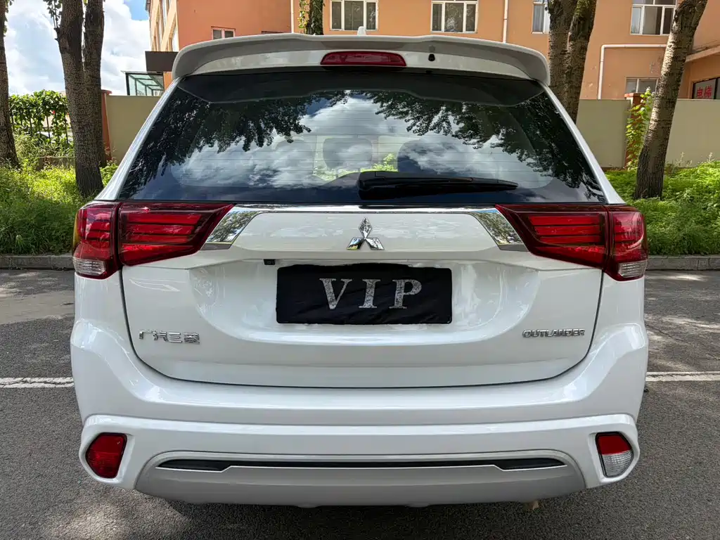 Mitsubishi Outlander — миниатюра 5