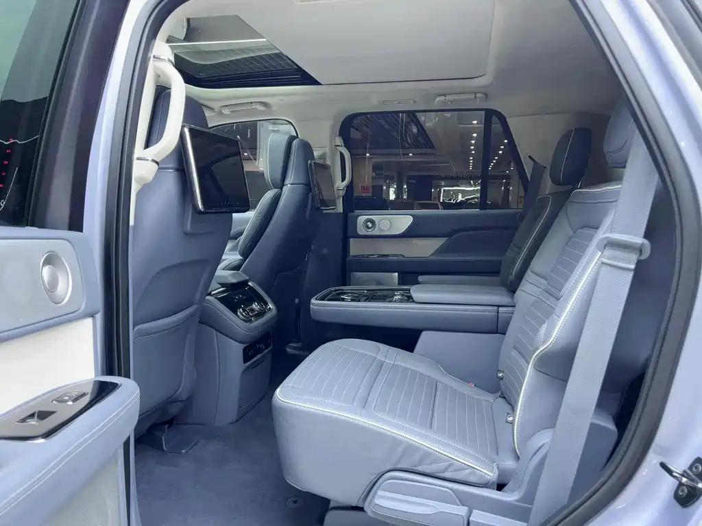 Lincoln Navigator — миниатюра 8