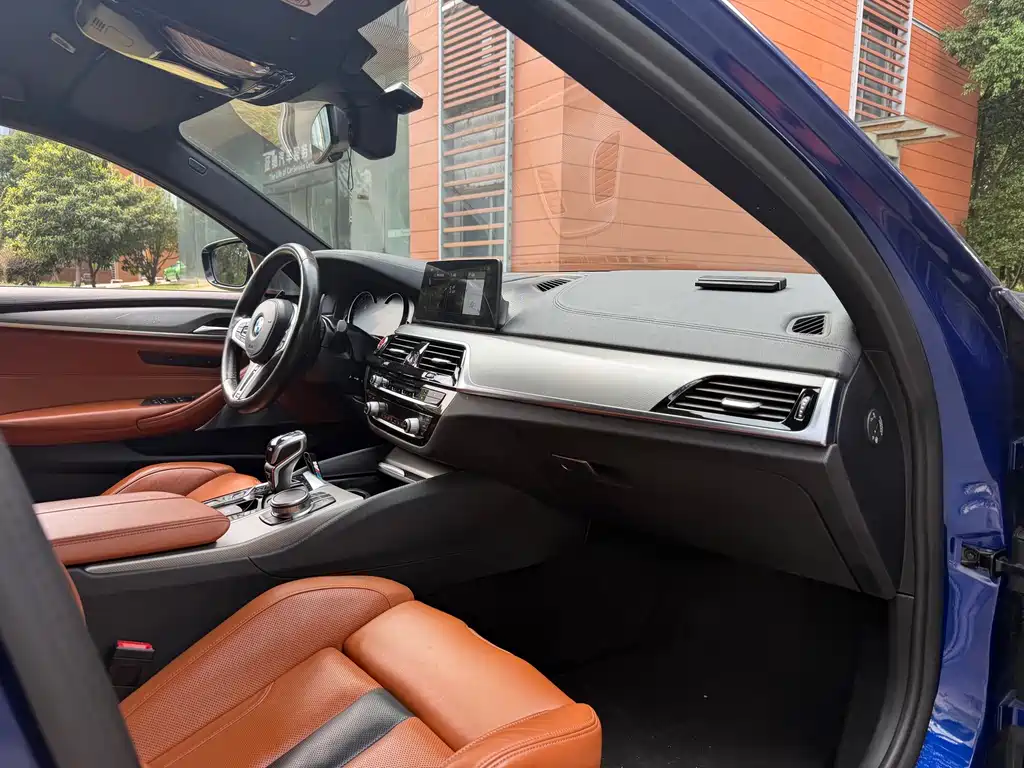 BMW M5 — миниатюра 4