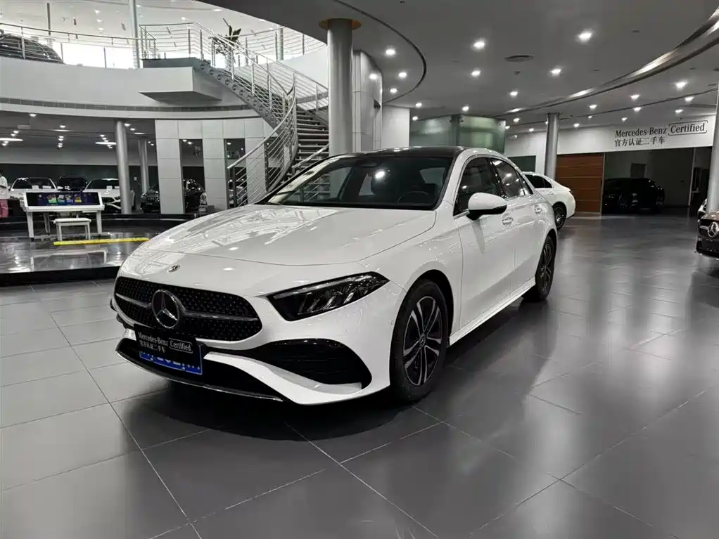 奔驰A级 2024款 A 200 L 动感型 2024