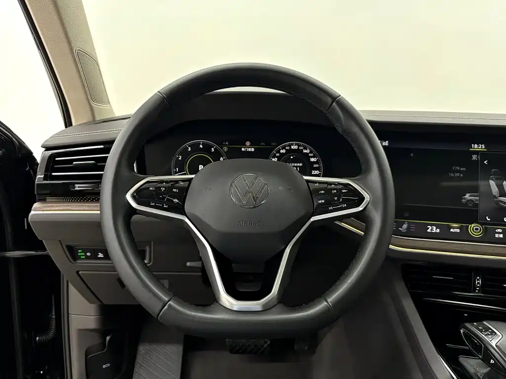 Volkswagen Touareg — миниатюра 14