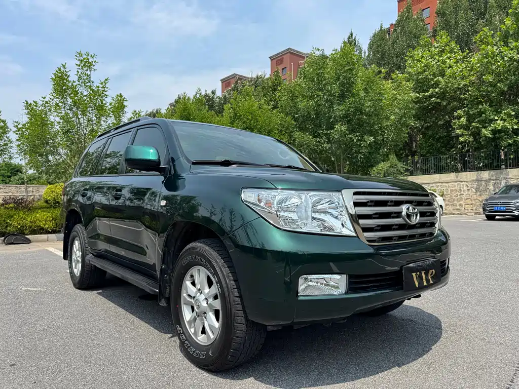 Toyota Land Cruiser 2010 4.0L AT VX