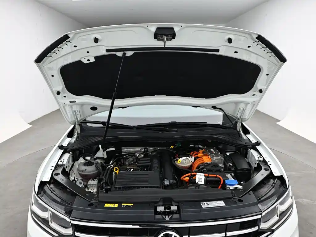 Volkswagen Tiguan L PHEV — миниатюра 17