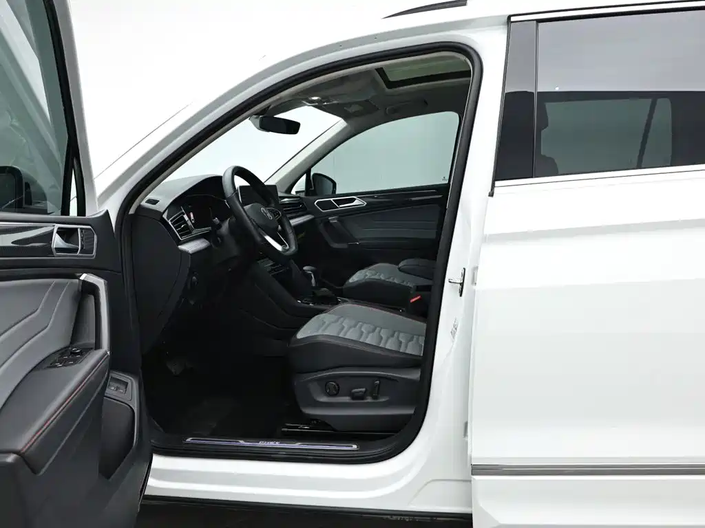 Volkswagen Tiguan L PHEV — миниатюра 10