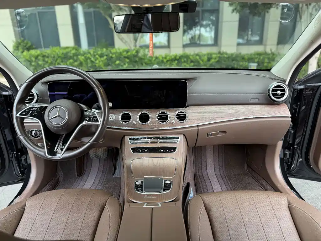 Mercedes-Benz E-Class — миниатюра 4