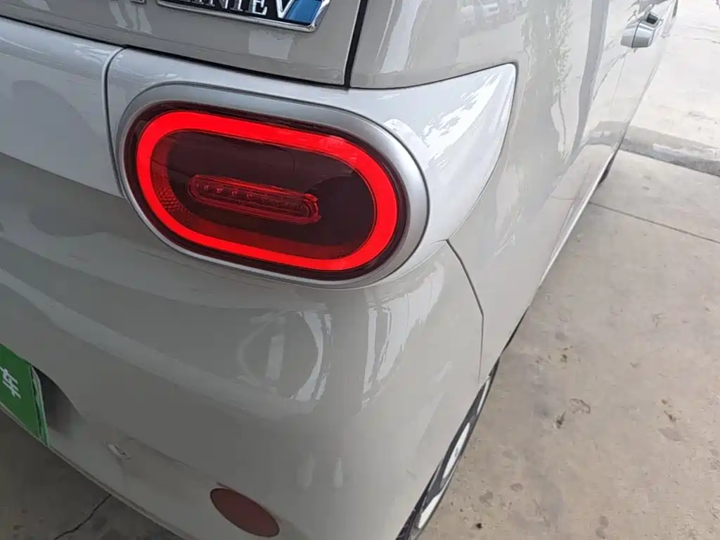 Wuling MINIEV — миниатюра 8