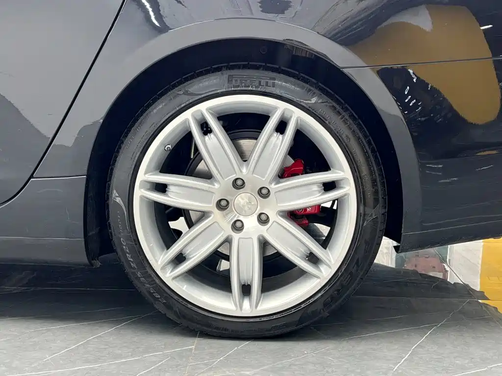 Maserati Quattroporte — миниатюра 13