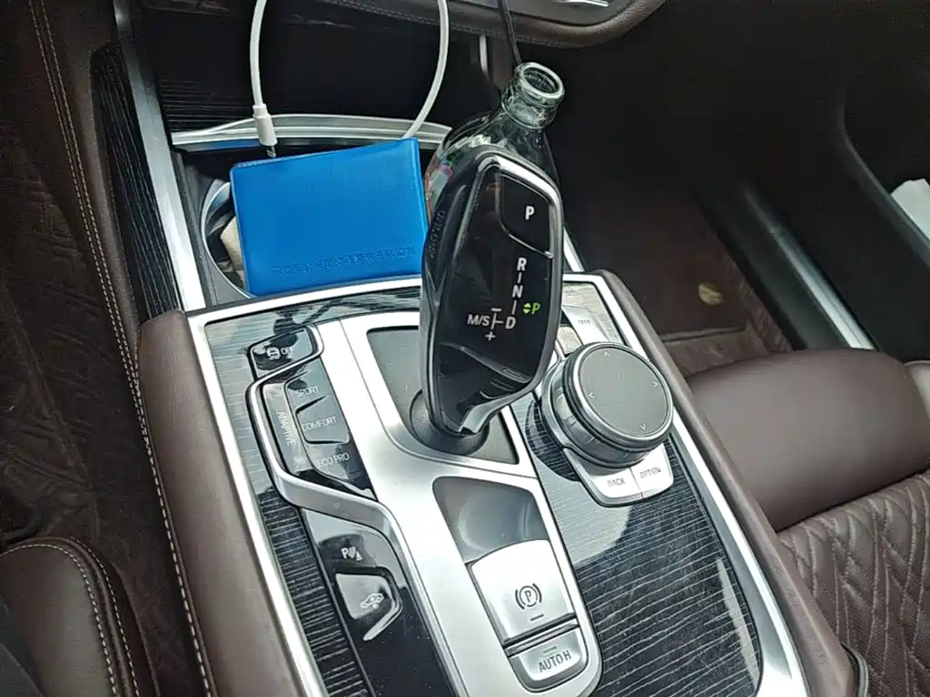 BMW 7 Series — миниатюра 19