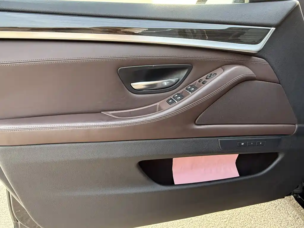 BMW 5 Series — миниатюра 13