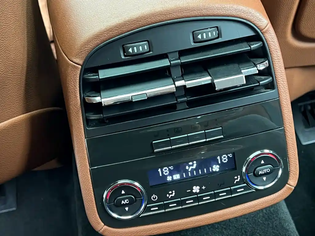 Maserati Quattroporte — миниатюра 22