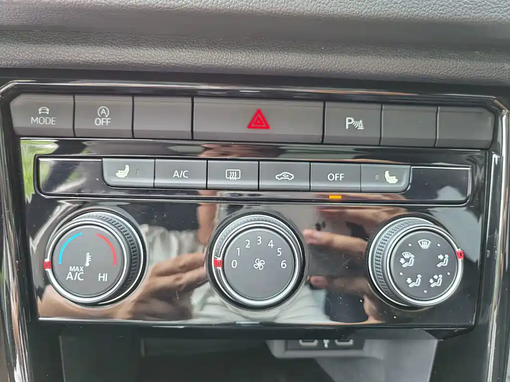 Volkswagen T-Roc — миниатюра 20