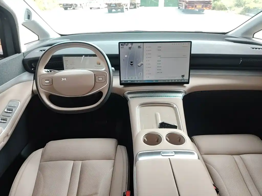 XPeng X9 — миниатюра 10