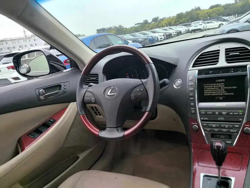 Lexus ES — миниатюра 12