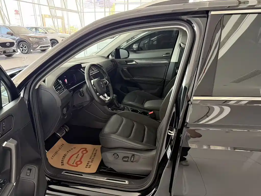 Volkswagen Tiguan L L 2021 330TSI AT R-Line