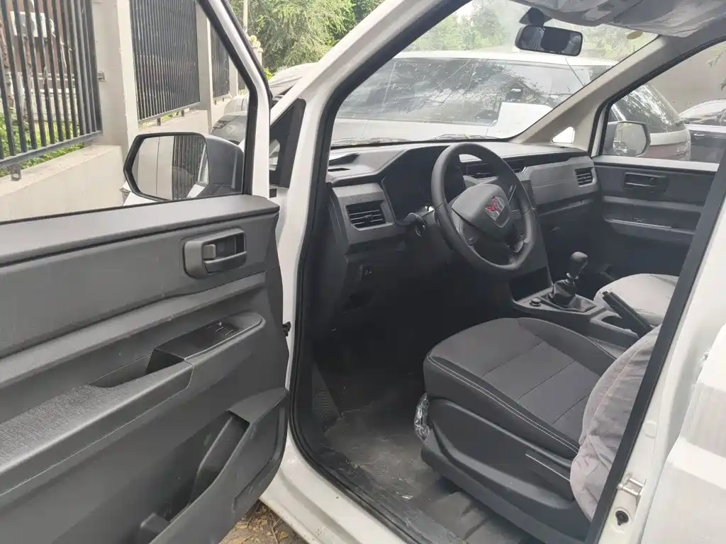 Wuling Hongguang PLUS — миниатюра 12