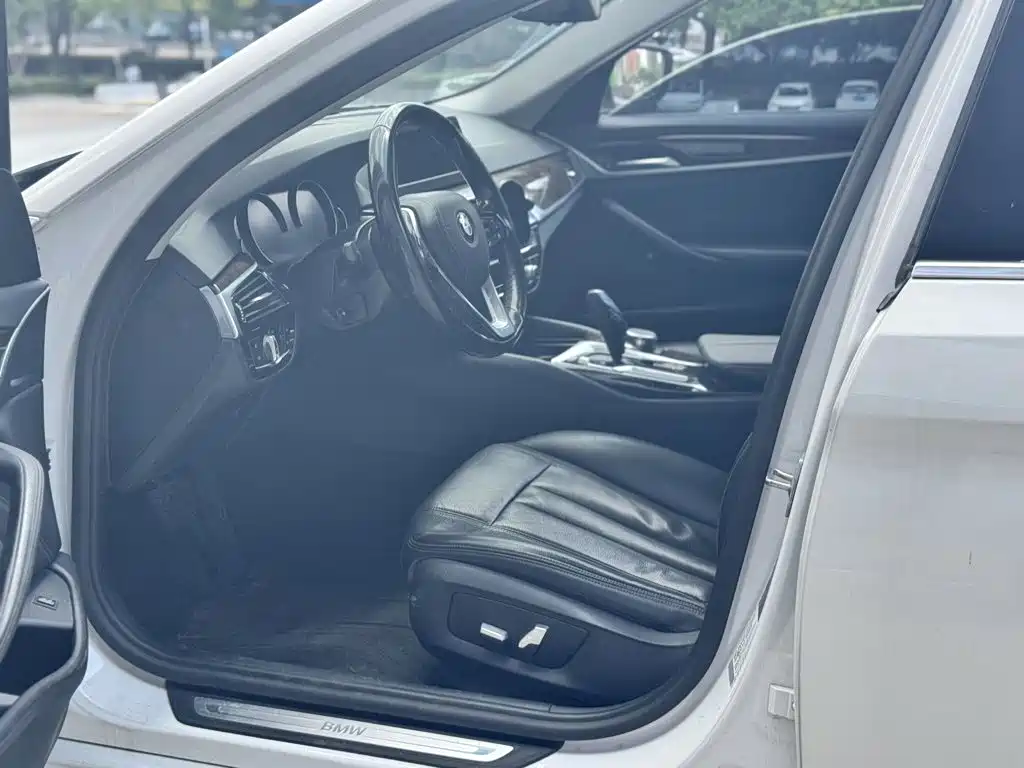 BMW 5 Series — миниатюра 4