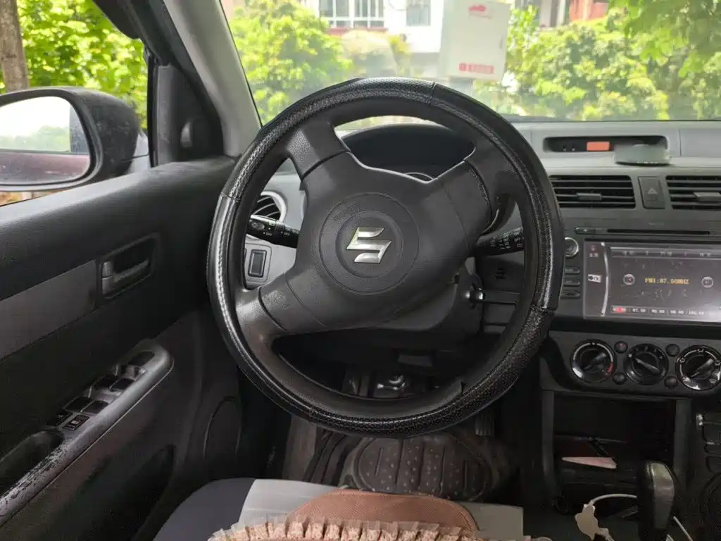 Suzuki Swift — миниатюра 6