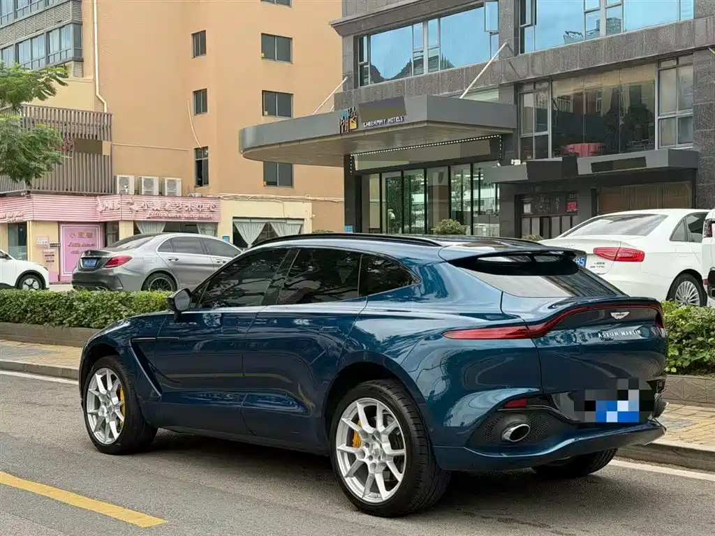 Aston Martin DBX 2021 4.0T V8