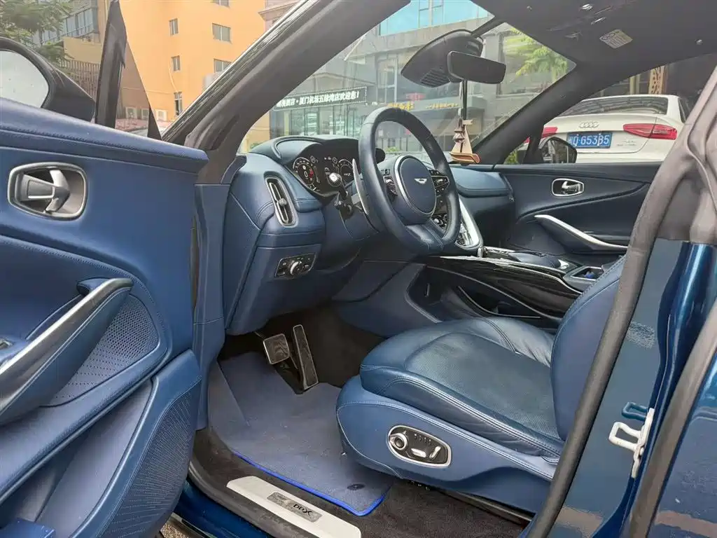 Aston Martin DBX 2021 4.0T V8