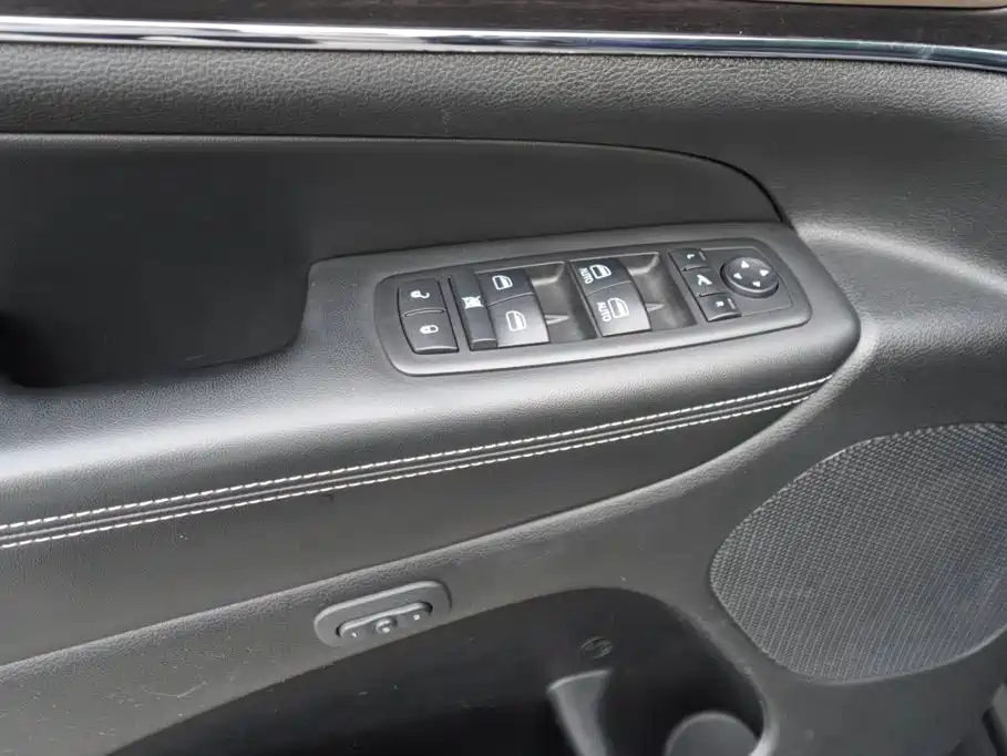 Jeep Grand Cherokee (Import) — миниатюра 9