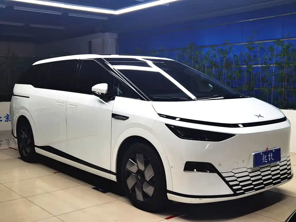 XPeng X9 — миниатюра 3