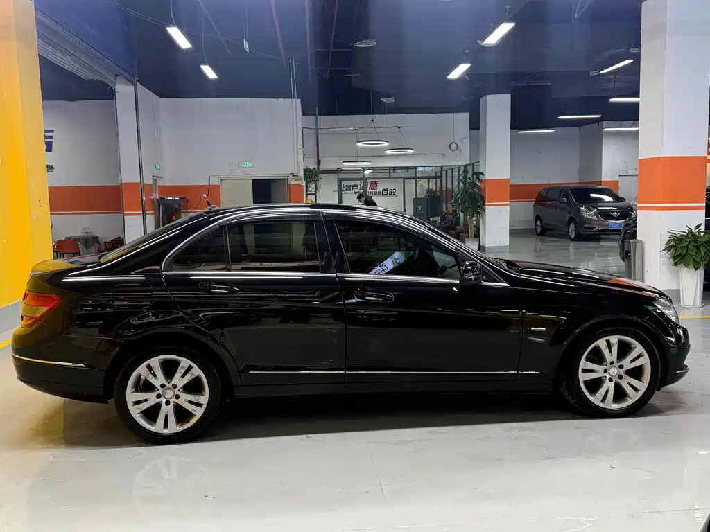 Mercedes-Benz C-Class — миниатюра 8