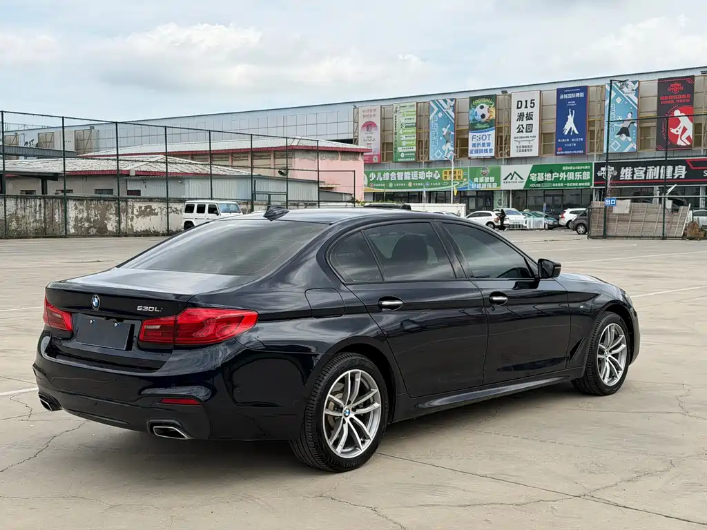 BMW 5 Series — миниатюра 6
