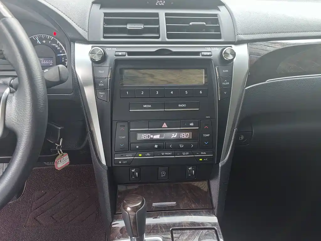 Toyota Camry — миниатюра 10