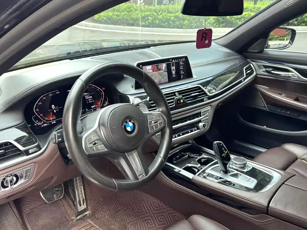BMW 7 Series — миниатюра 4
