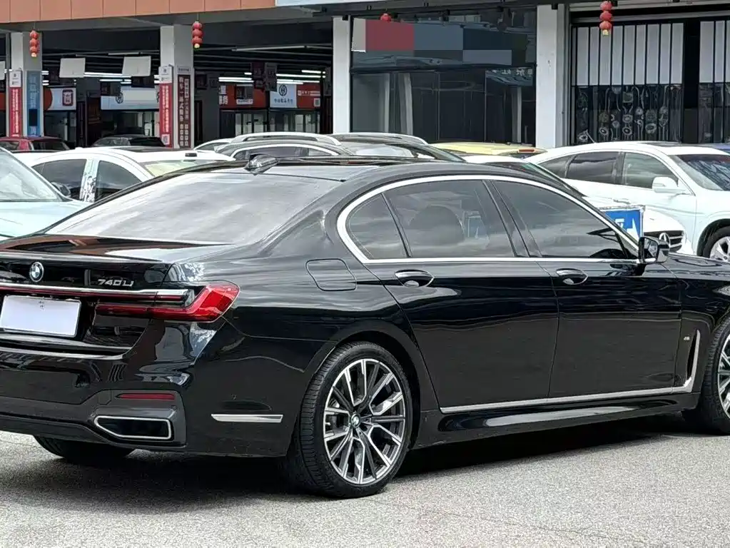 BMW 7 Series — миниатюра 9