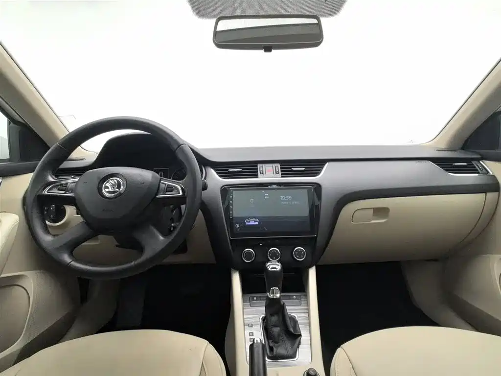 Skoda Octavia 2015 1.6L AT
