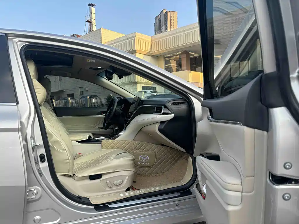 Toyota Camry — миниатюра 12