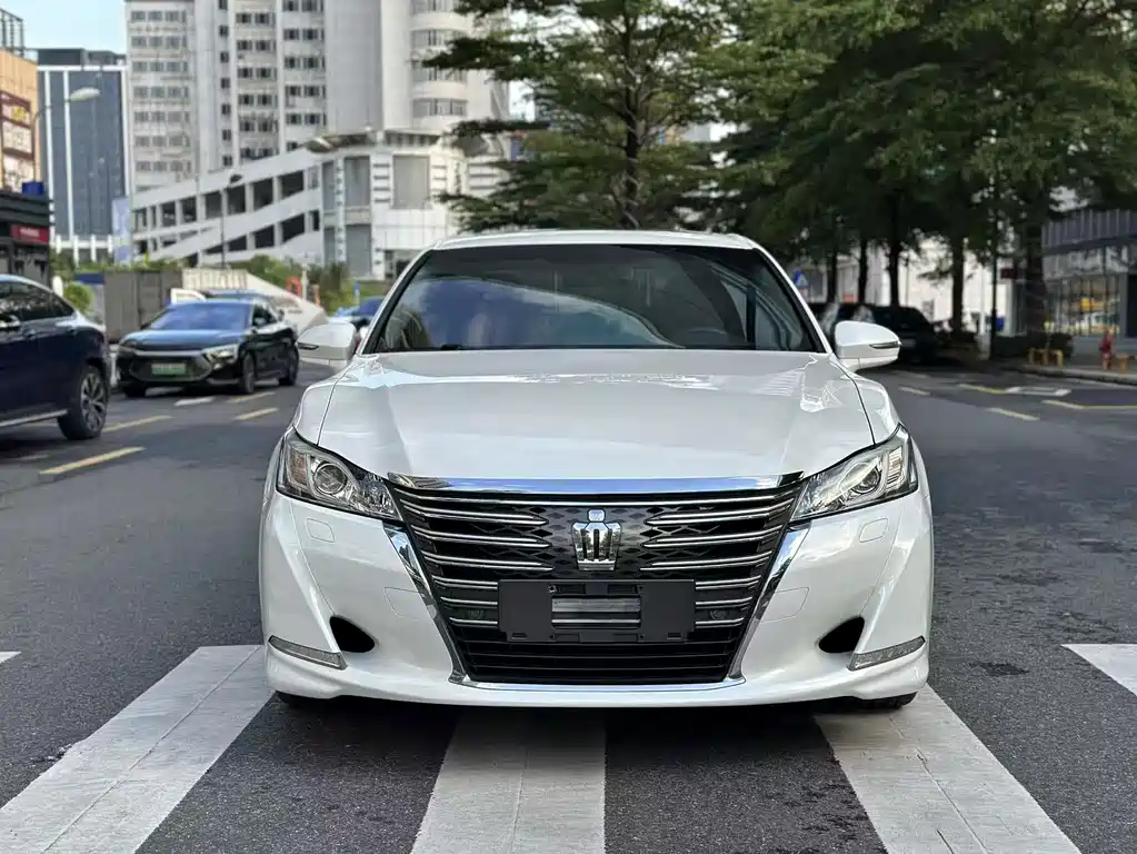 Toyota Crown — миниатюра 2