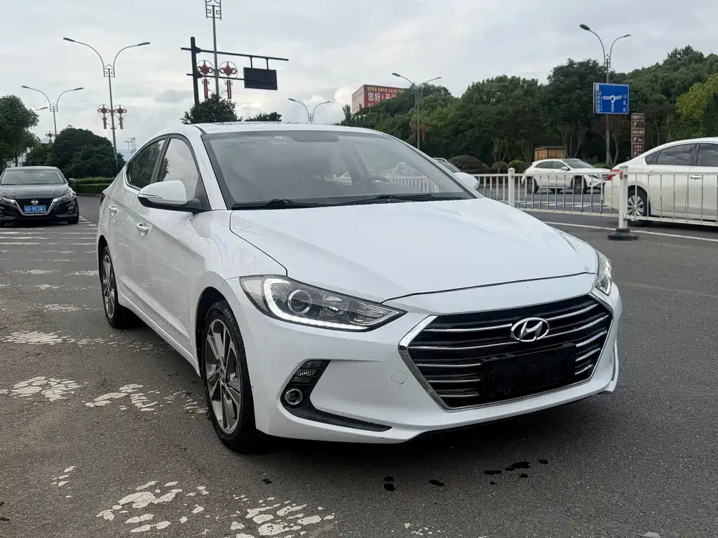 Hyundai Elantra — миниатюра 3