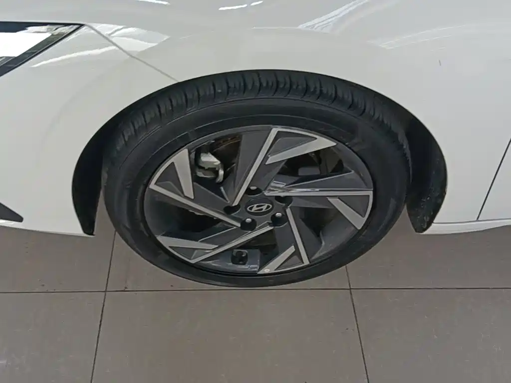 Hyundai Elantra — миниатюра 23