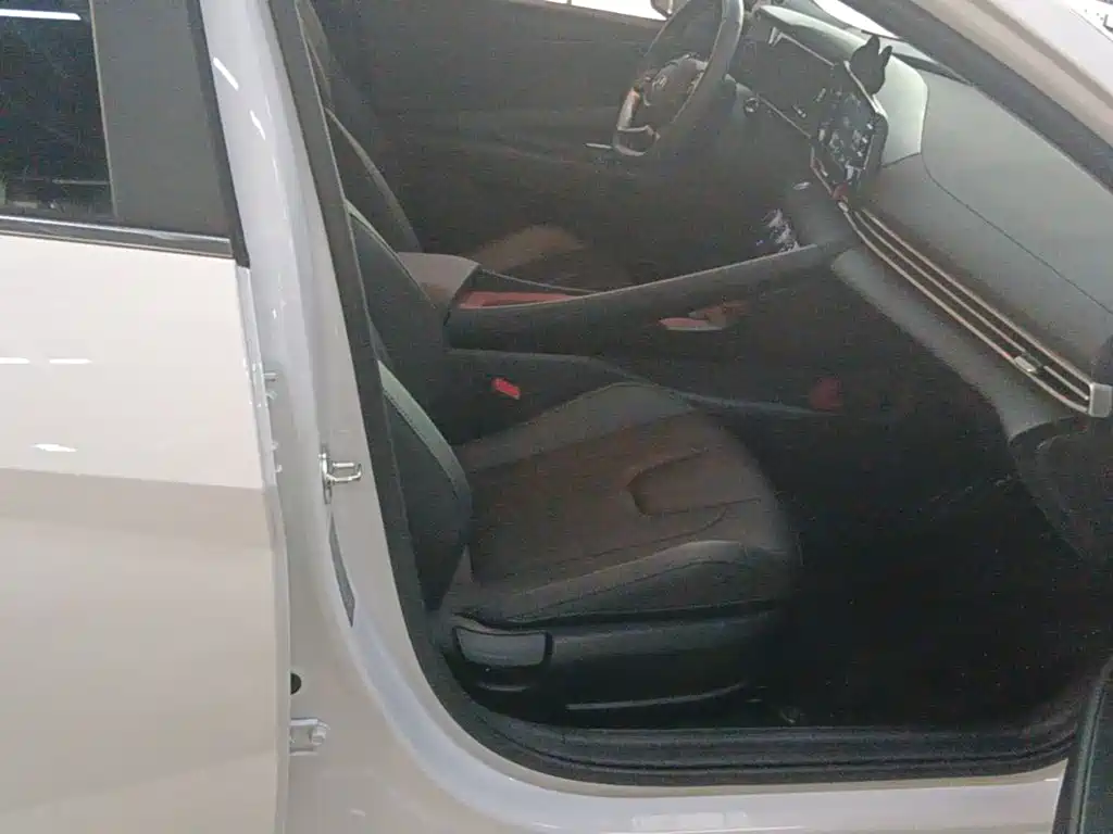 Hyundai Elantra — миниатюра 25