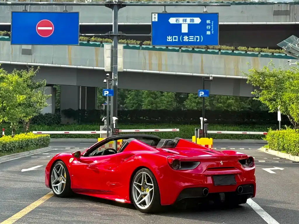 Ferrari 488 — миниатюра 9