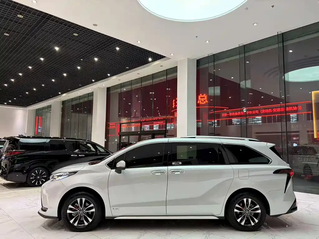 Toyota Granvia — миниатюра 5