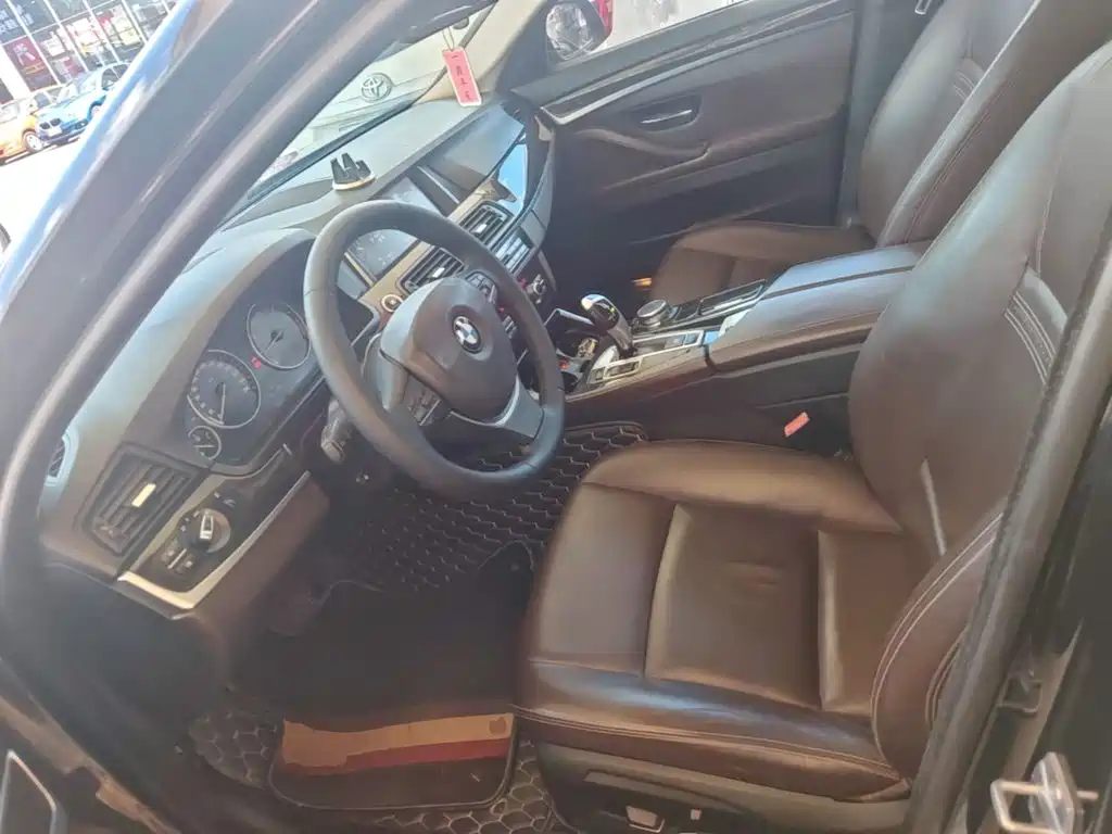 BMW 5 Series — миниатюра 15