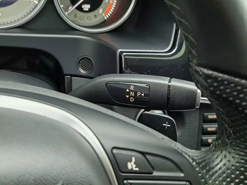 Mercedes-Benz E-Class — миниатюра 13