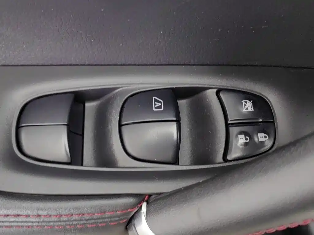 Nissan Qashqai — миниатюра 9