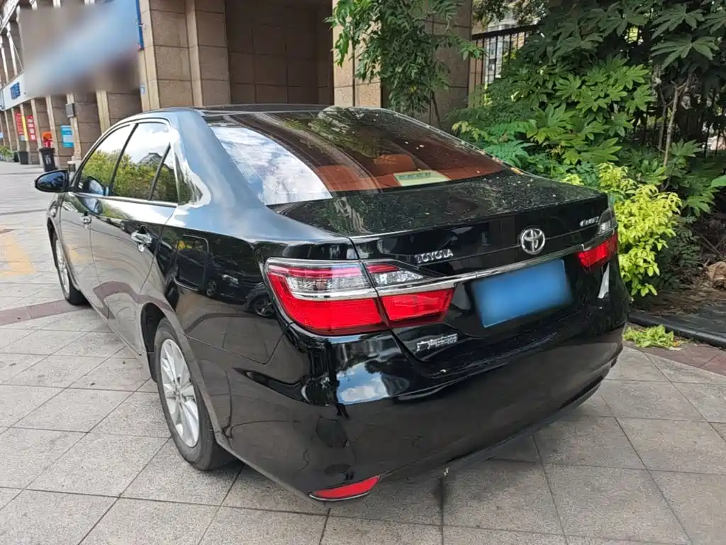 Toyota Camry — миниатюра 5