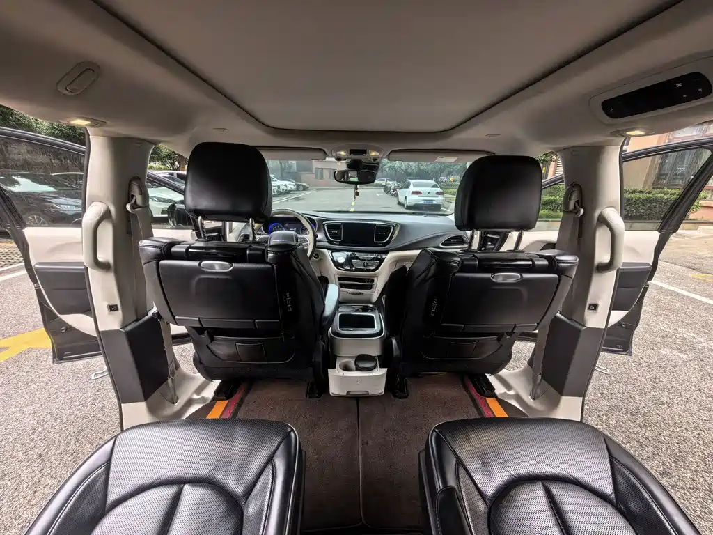 Chrysler Grand Voyager (Import) — миниатюра 16