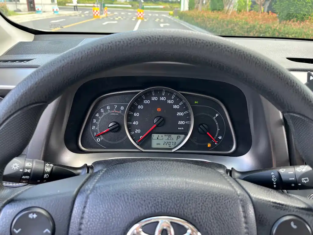 Toyota RAV4 — миниатюра 8