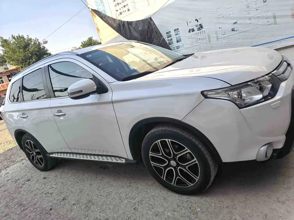 Mitsubishi Outlander (Import) — миниатюра 2