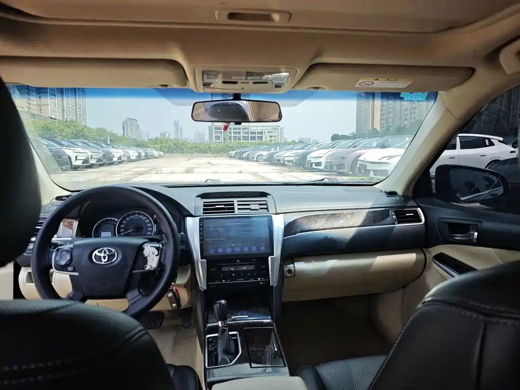 Toyota Camry — миниатюра 5