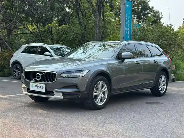 Volvo V90
